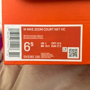 NIB women’s Nike Zoom court NX HC sz 6.5